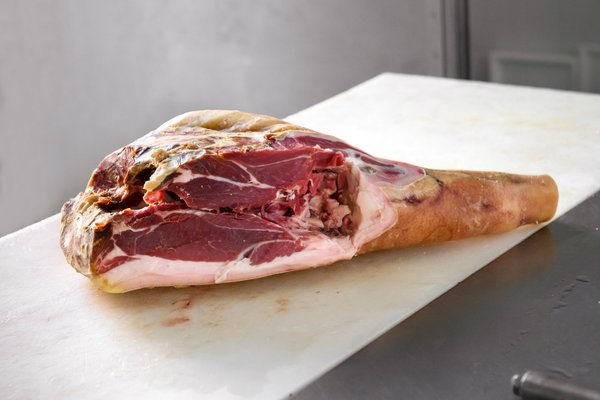 Jambon désossé 24 mois d'affinage Porc Noir Gascon 6kg